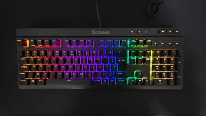 Teclado Mecânico K68 Corsair RGB Swtich Cherry Mx Red