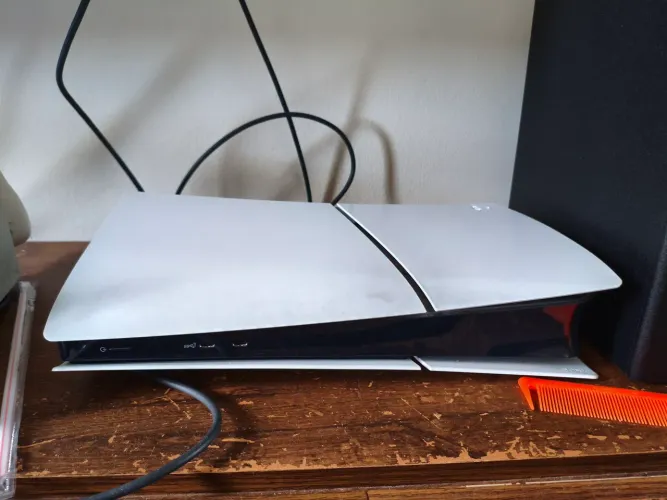 PS5 Slim Digital 1TB + Caixa e Nota Fiscal - Excelente Estado