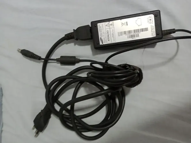 Carregador notebook Samsung usado poucas vezes