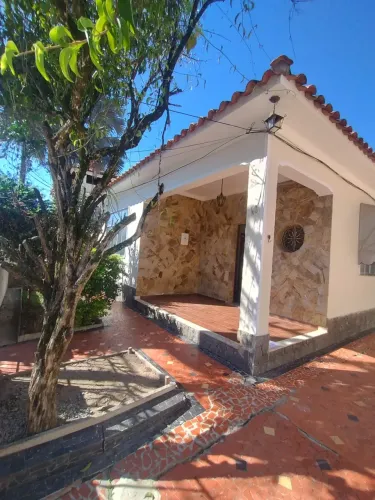 Casa Térrea com 2 quartos, Quintal e Garagem Coberta Barreto - Niterói - RJ