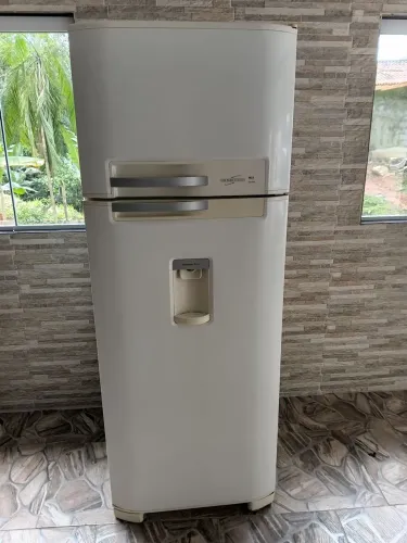 Vendo geladeira Electrolux 490 litros