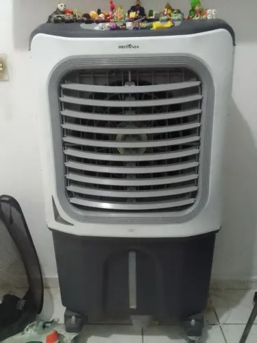Vendo climatizador britania pouco usado.