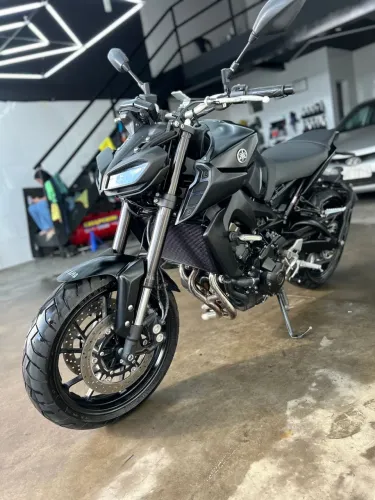 YAMAHA MT09 24/25 apenas 9.300 km