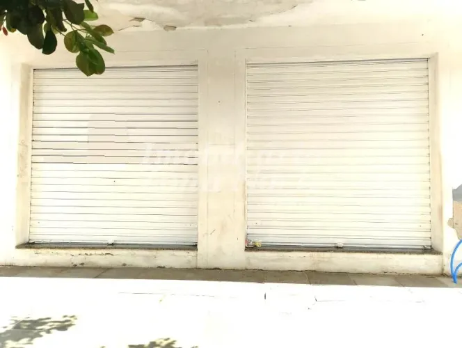 LOJA com 64,66m² de área privativa em excelente estado de conservação. São duas cortinas d
