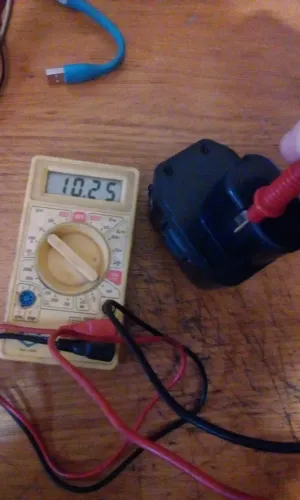 Bateria de Parafusadeira de 9,6v litio 3 pontos . Perfeita .