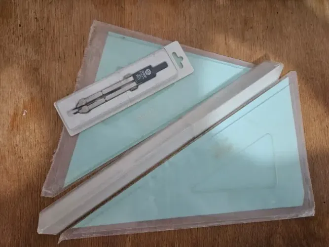 Kit Desenho Técnico Trident/Desetec (Esquadros 45/60 + Compasso + Escalímetro)