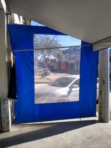 Vendo esse toldo lateral semi novo 