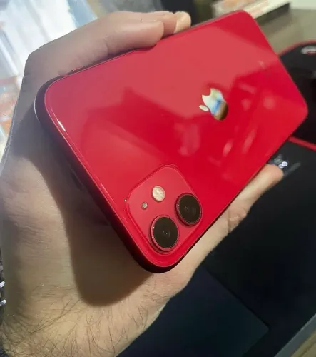 iPhone 11 64GB Red