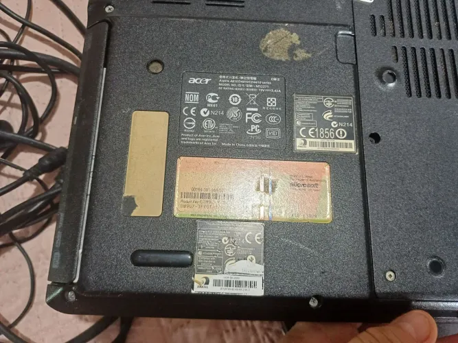 2 nootebook marca asus , marca acer com vírus mais funcionando pra quem entendi de tira