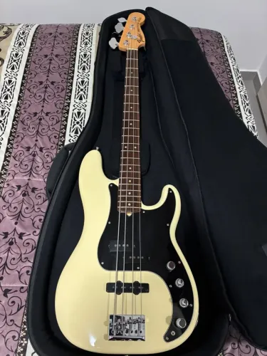 Contrabaixo American Deluxe Precision bass ( sem trocas)
