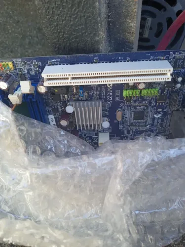 Vendo AHD,uma placa mãe, uma fonte, e um noteiro