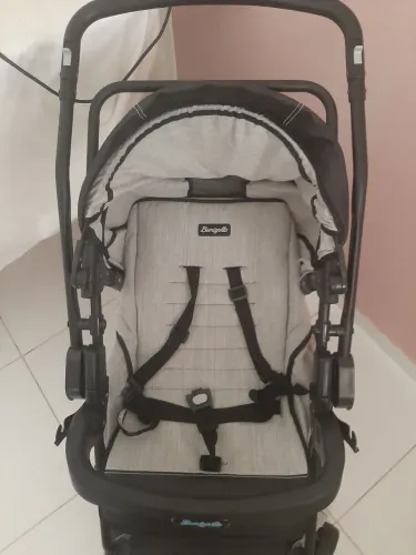 Carrinho e bebê conforto burigotto