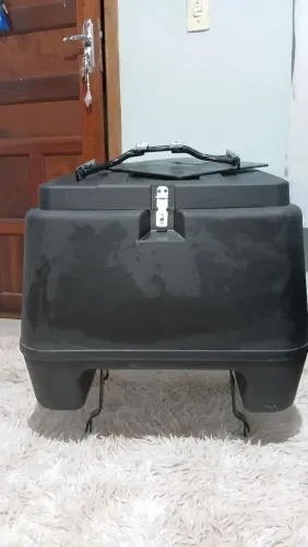 Vende-se caixa bau 80 litros com suporte aranha.