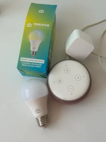 Echo Dot 3ª geração + lâmpada inteligente 