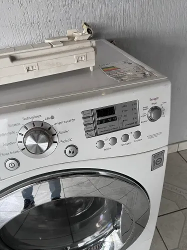 Máquina lava e seca 