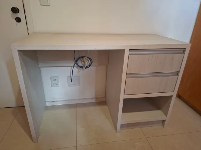 Conjunto de escrivaninha com cômoda e cabeceira