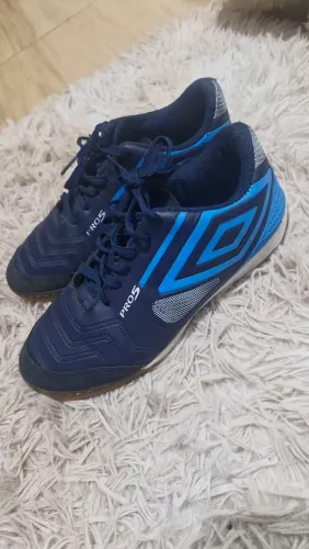 Chuteira de futsal umbro