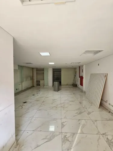 Ponto comercial/Loja/Box para aluguel possui 150 metros quadrados