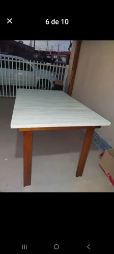 Vendo mesa 120,00 e 3 Banquetas 80 as 3 pra levar hj.