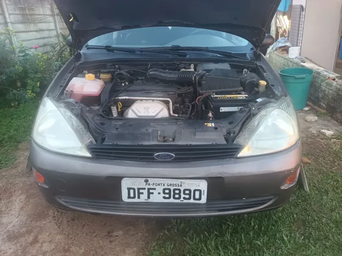 Ford Focus 1.8 16V 5P 2001