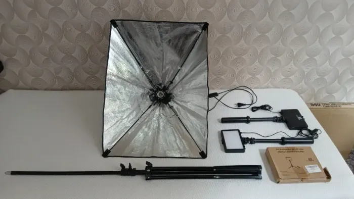 Kit Iluminação para Foto e Vídeo - Softbox + 3 LEDs + Tripés