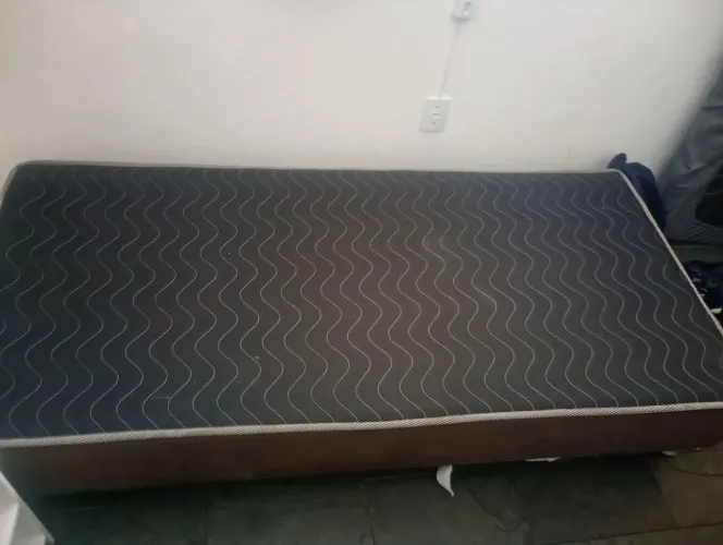 Box solteiro e placas para cabeceira 