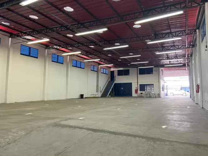 Galpão no distrito - Logístico ou Industrial 1.700m²