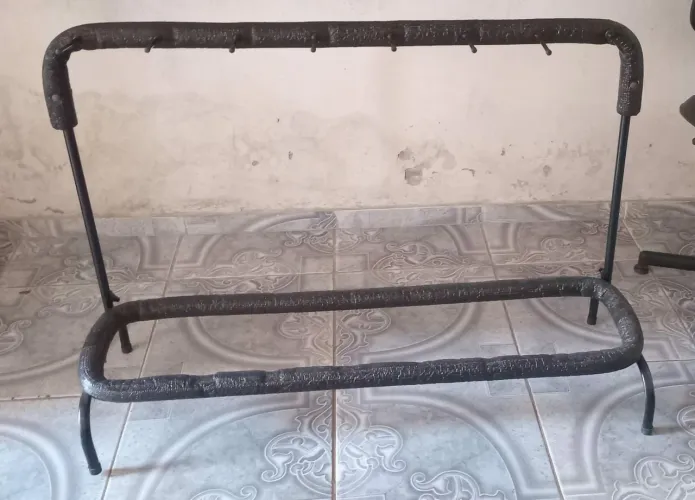 Base de suporte para guitarras/ contra baixos e violões