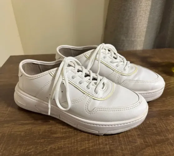 tênis branco moleca em perfeito estado vintage anos 2000