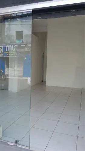 Aluga-se ponto comercial no Manoa
