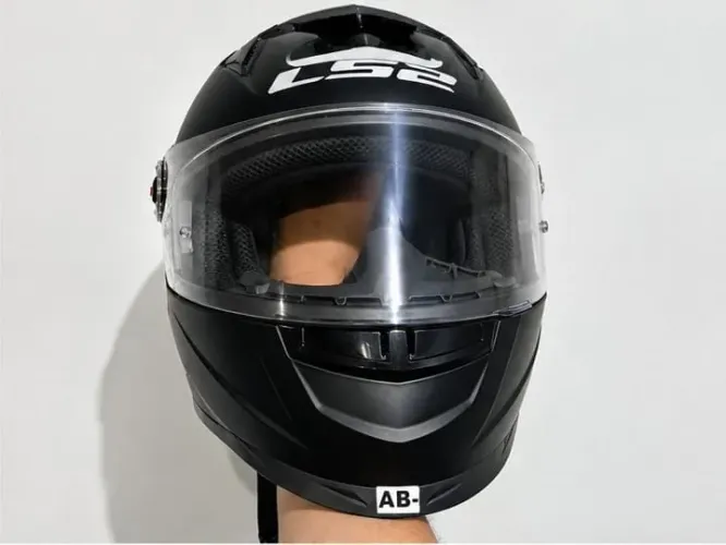 Capacete LS2 preto fosco