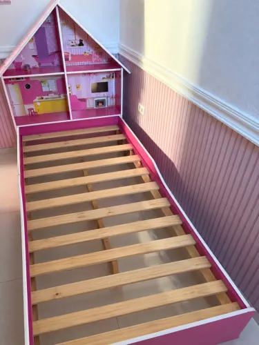Guarda roupa e cama infantil casinha