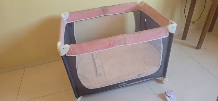Berço portátil  chiqueirinho com duas manta impermeável 