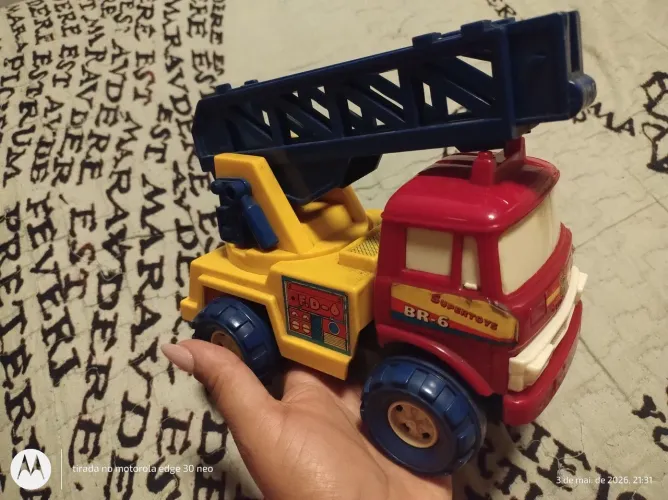 Caminhão de brinquedo antigo anos 90 supertoys