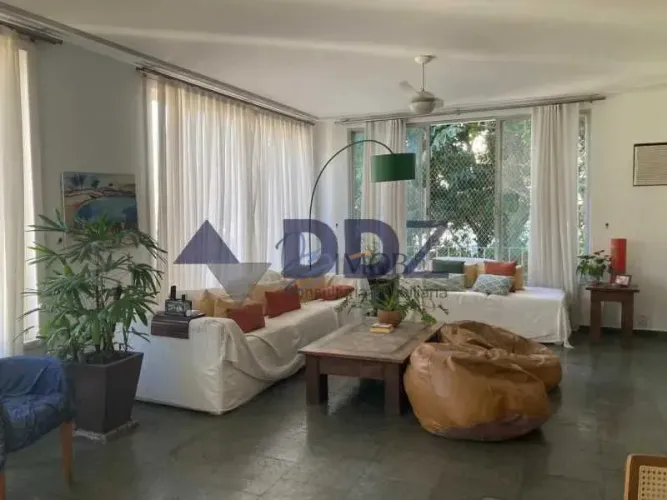Apartamento - / Residencial / Jardim Botânico