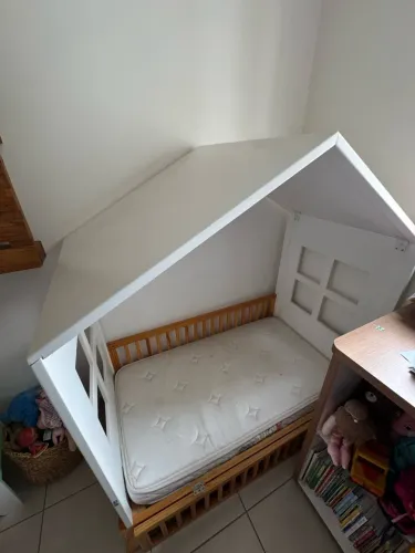 Cama infantil sem nova com colchão e grade