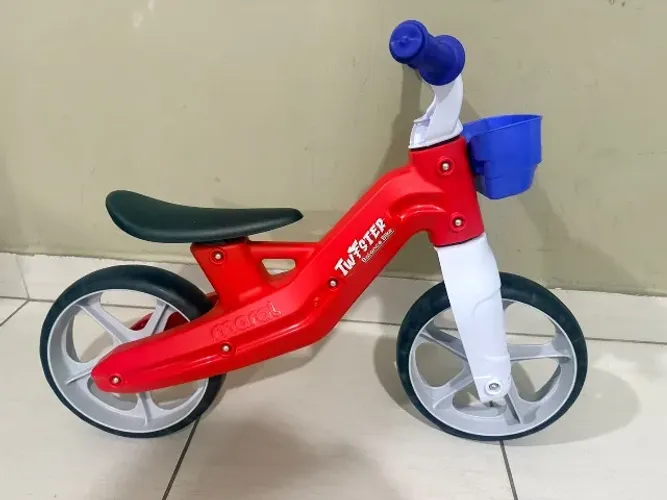 Bicicleta infantil de equilíbrio