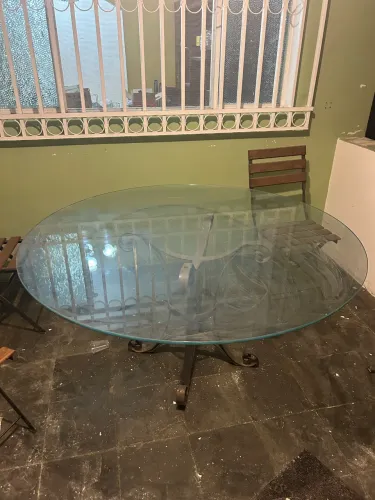 Mesa de vidro redonda 1,5m e 4 cadeiras