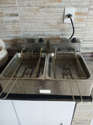 Fritadeira eletrica industrial 10 litros duas cubas 127v