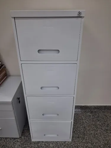 ARQUIVO DE AÇO COM PASTAS INCLUÍDAS