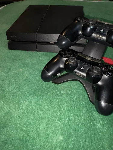 Ps4 com 2 Controles