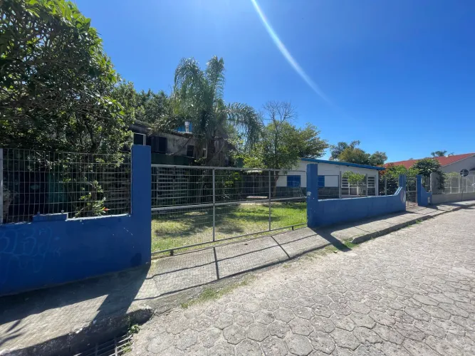 CASA PARA LOCAÇÃO NA LAGOA DA CONCEIÇÃO - FLORIANÓPOLIS.