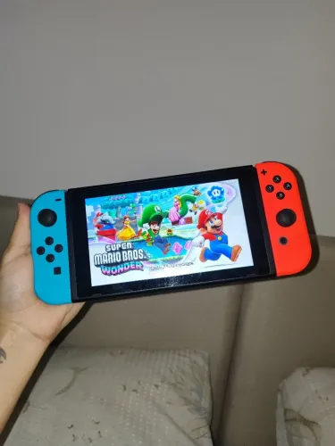 Nintendo Switch + Super Mario Bross