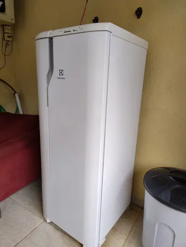 Vendo uma geladeira em ótimo estado 