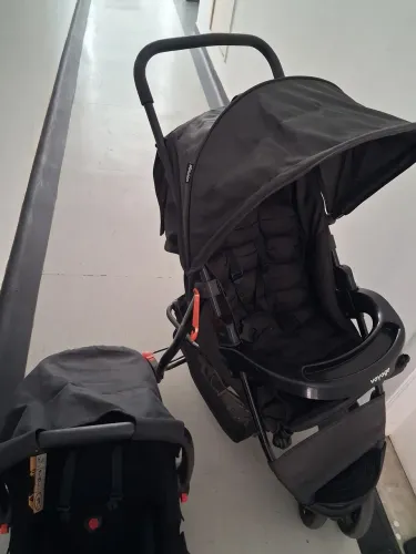 Carrinho e cadeirinha de carro p bebê