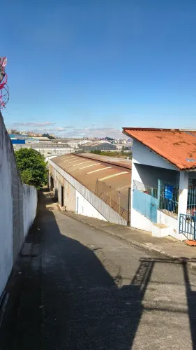 Galpão industrial e armazém em Ferraz de Vasconcelos-com 3.200m². de construção.