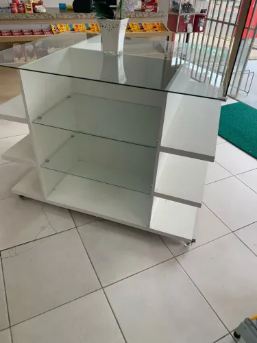 Vendo ilha para lojas tamanho: 1,23 largura; 92 cm de altura