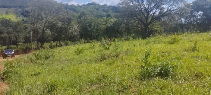 Terreno em Itaguara MG 20 Mil Metros com luz e agua de poço artesiano Linda vista aceito