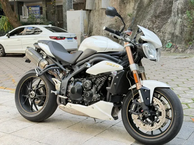 Triumph Speed Triple 1050 2014 /Apenas 3.000 km | Estado de Zero!