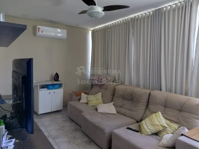 Sobrado no Boa Vista com 03 dormitorios e 02 vagas de garagem.